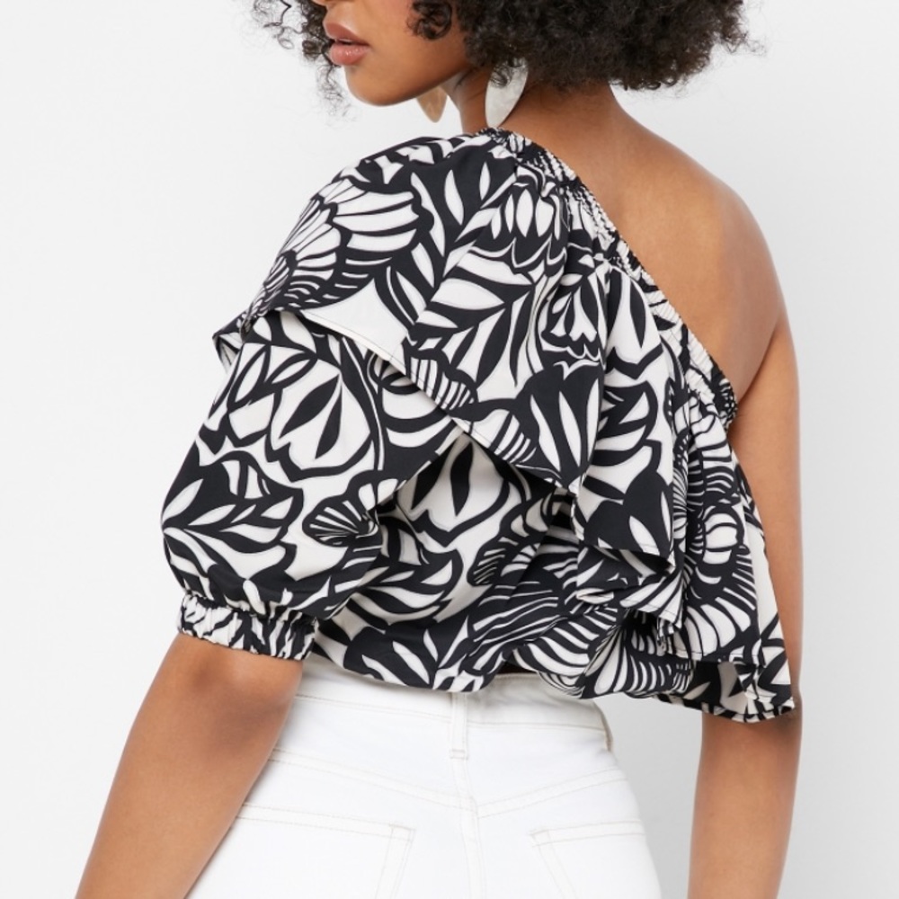 TOPSHOP SILK-LIKE PRINTED ONE SHOULDER BLOUSE - Picture 3 of 6